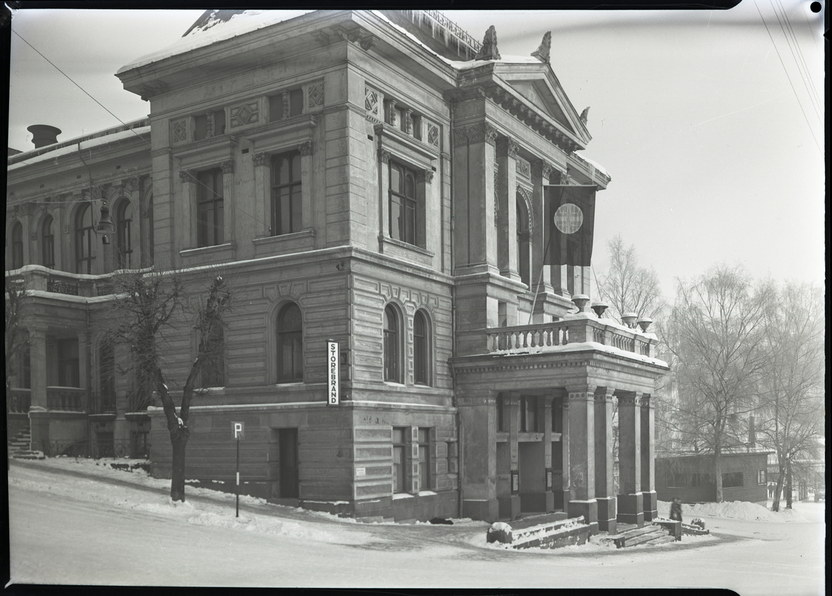 Foto av av Festiviteten i Skien der 8. Hirdregiment hadde sine lokaler under krigen