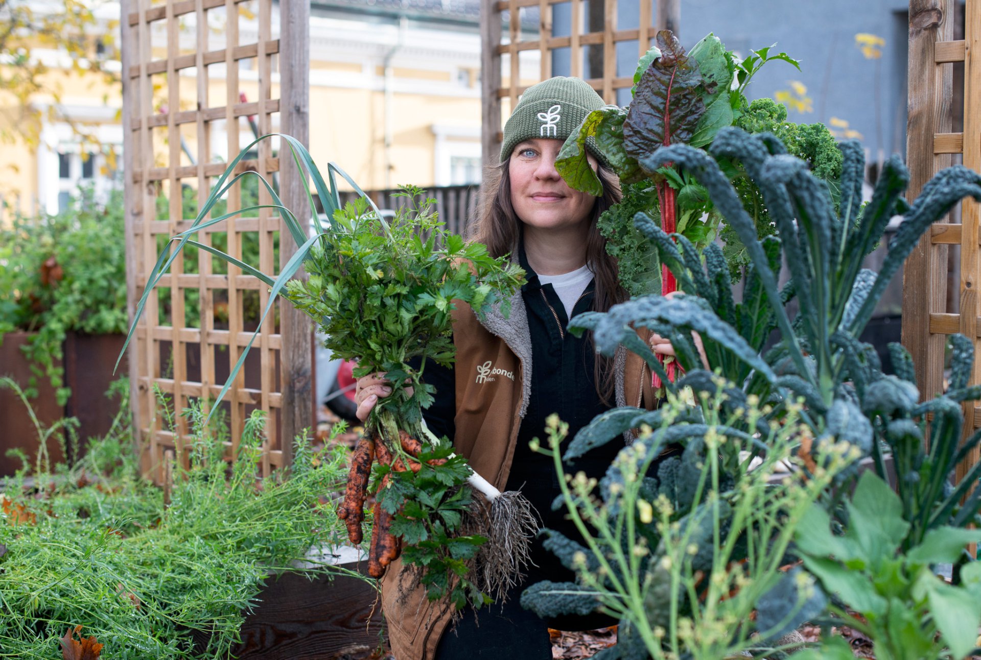 Bybonden Hilde Amy Teie i åkeren