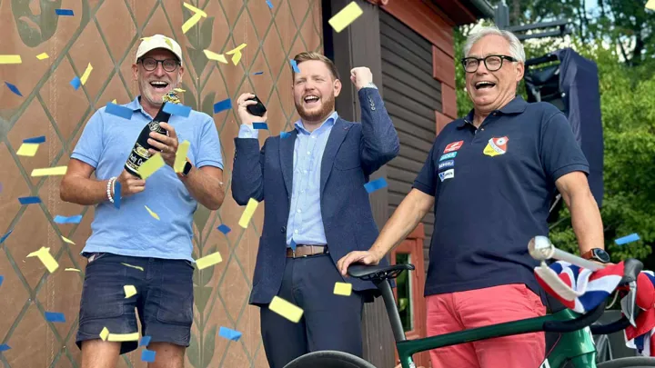 utvalgsleder Hans Edvard Askjer, ordfører Marius Roheim Aarvold og Harald Tiedemann Hansen inviterer til fest