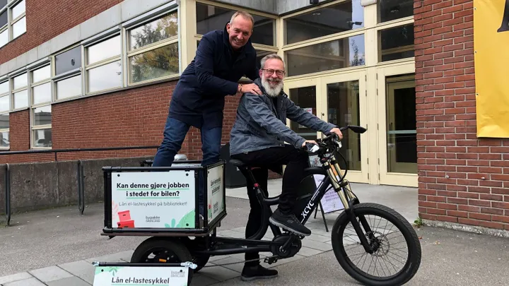 Menn på lastesykkel
