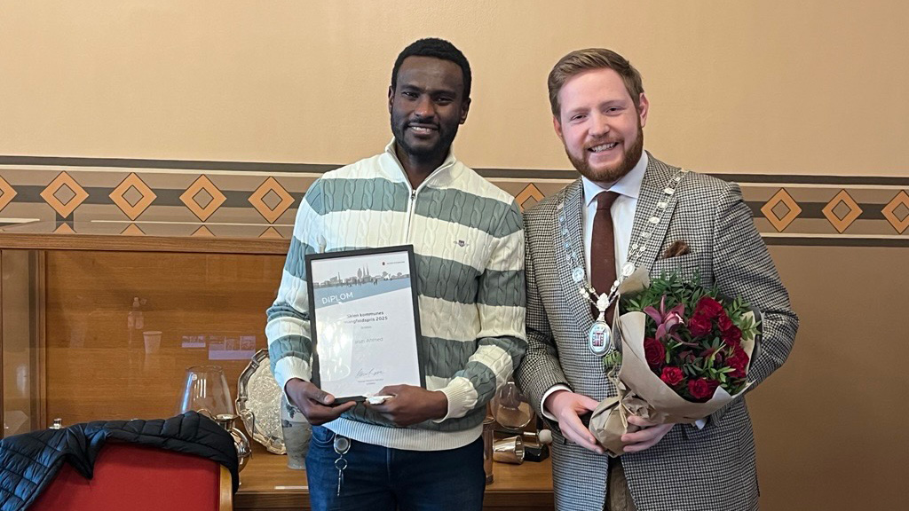 Faisel Ahmed og ordfører Marius Roheim Aarvold