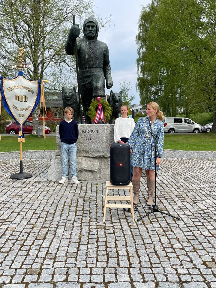 Lunde barneskole hedrer Hjalmar Johansen