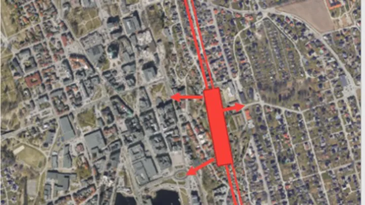 Kart som viser plasseringen av togstopp i fjellet ved Landmannstorget og de tre inngangene.