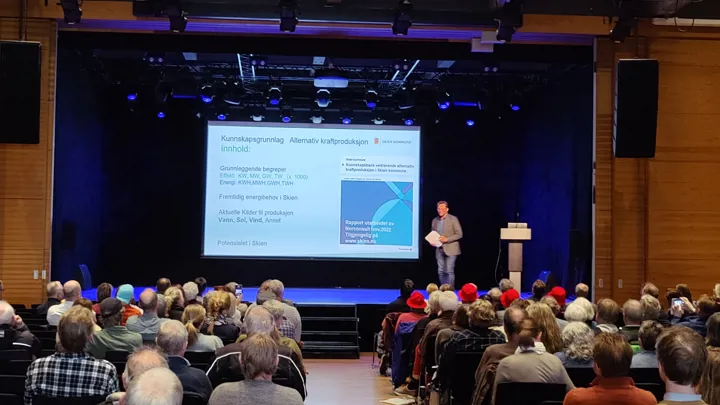 Knut Amlie presenterer kunnskapsgrunnlag om kraftbehovet i Skien.