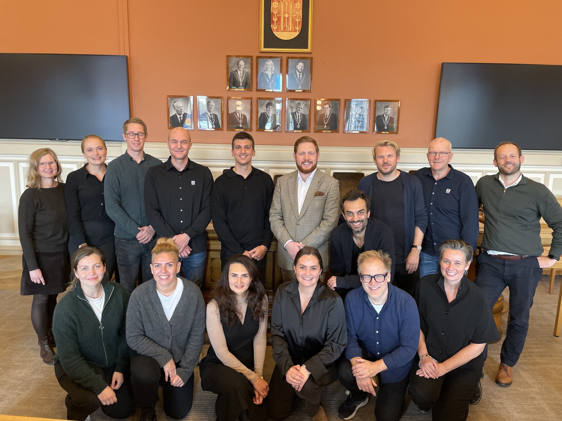 Folk fra flere land står på for Skien