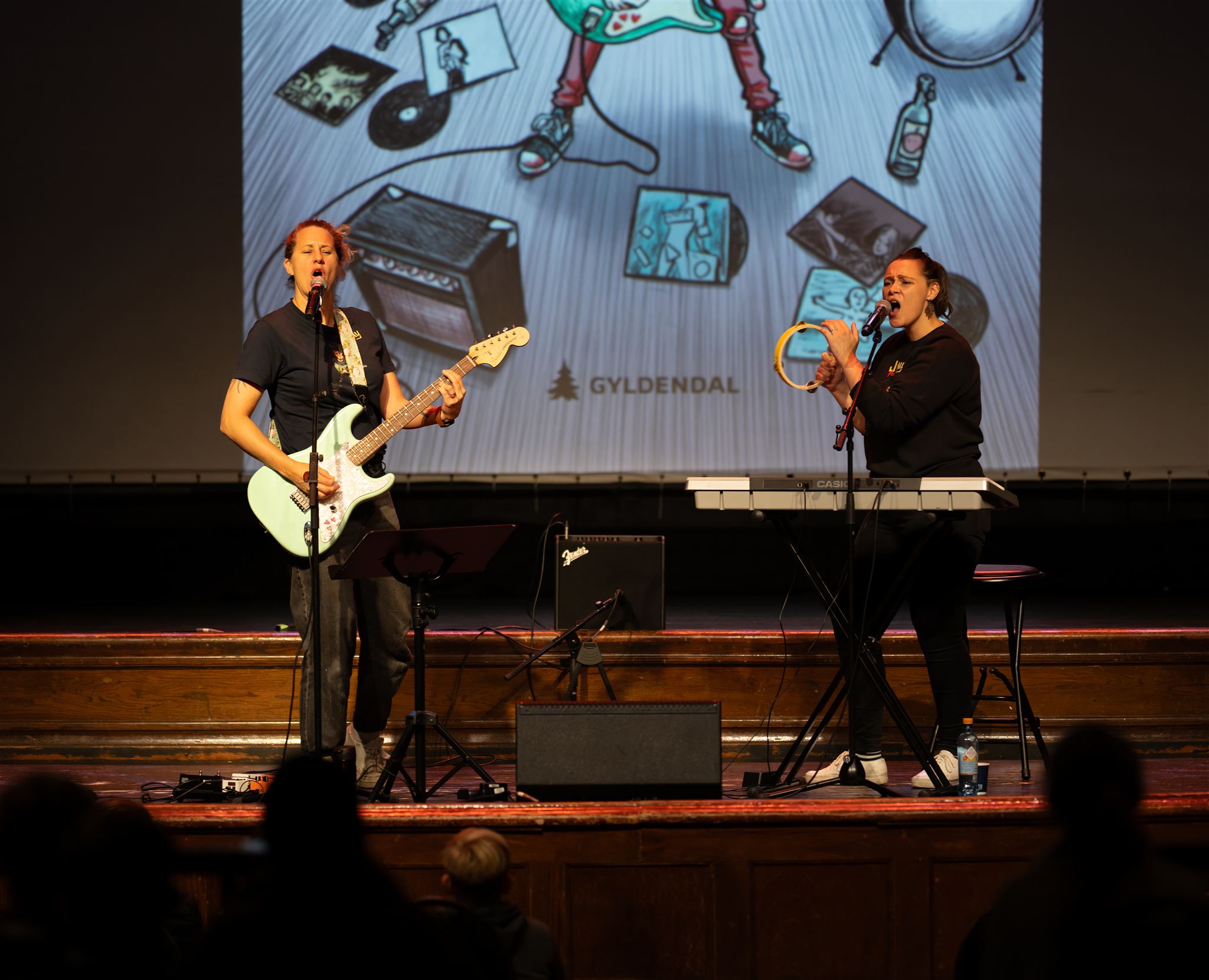 Heidi Marie Vestrheim og Silja Sol rocker.