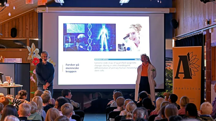 Endre Lund Eriksen Sara Herlofsen Appelsinia 250923 1 W1920
